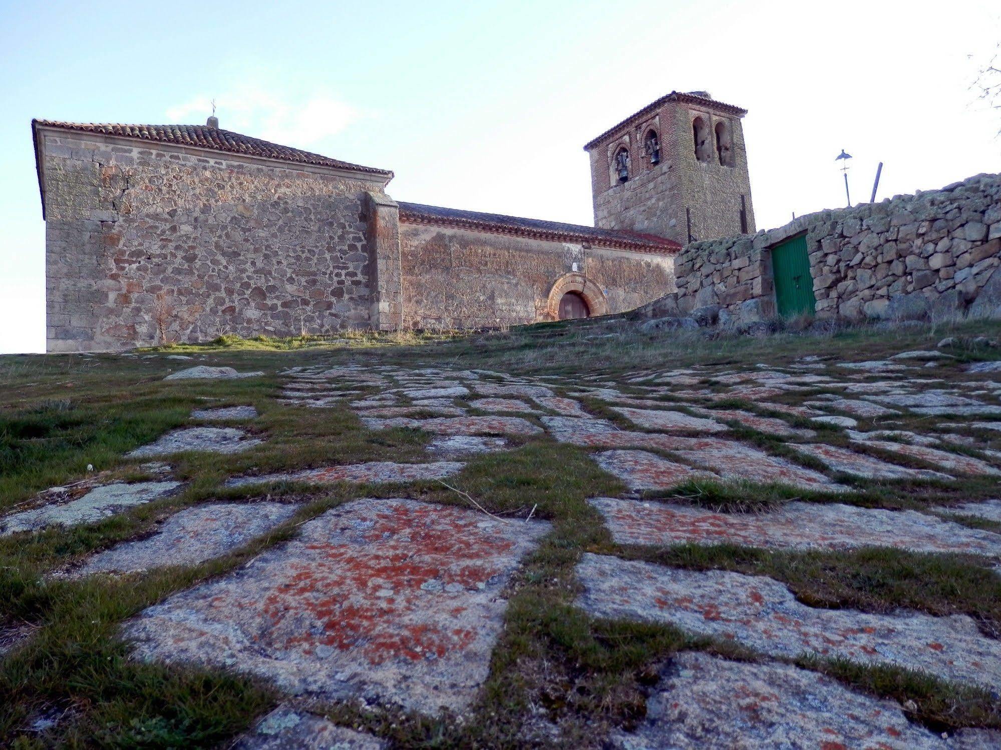 Casa Rural El Dolmen Bernuy-Salinero Exterior photo